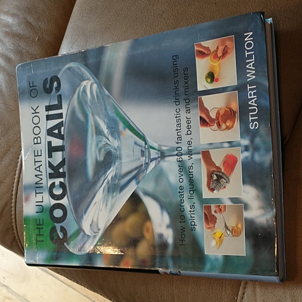 GUC BOOK - The Ultimate Book of Cocktails by Stuart Walton